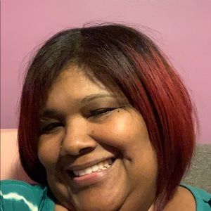 Meet your Posher, Monique